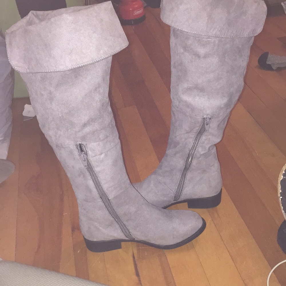 Women’s size 6 tall gray boots